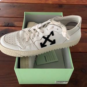 Men’s Off-White Size 10 Sneakers